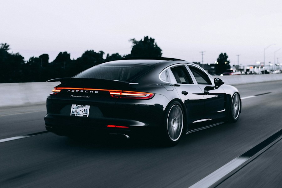 Voiture sportive — le plaisir du week-end