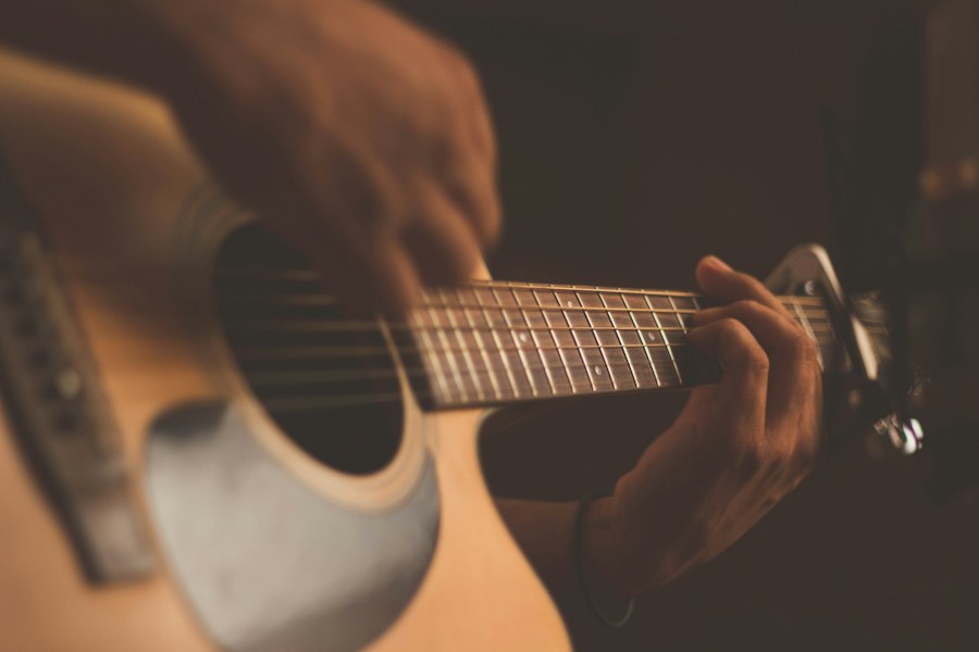 Guitare acoustique avec housse